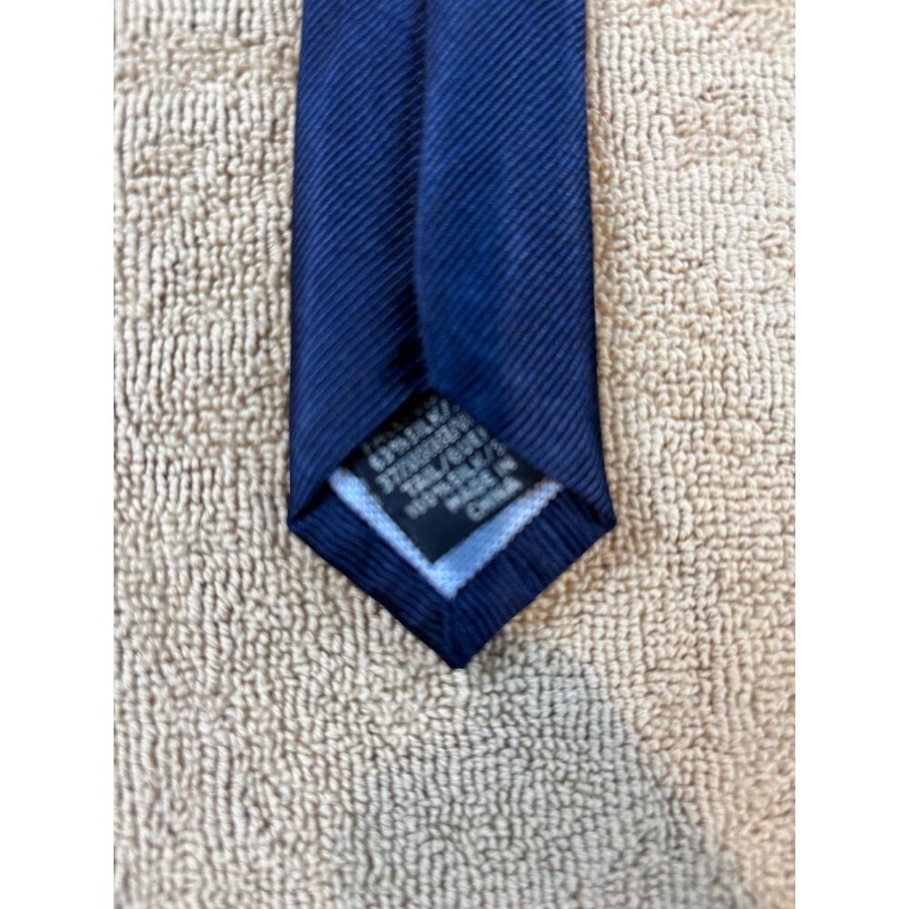 Tommy Hilfiger Men’s Silk Necktie Classic Designer Tie NWT New With Tags - Picture 3 of 3